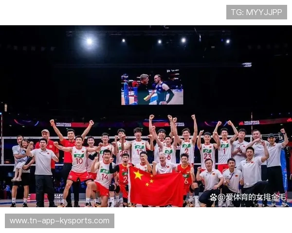 男排队伍进行高强度对抗,配合默契度提升 男排队伍进行高强度对抗,配合默契度提升